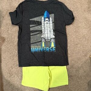 🌼5/$10🌼Cat & Jack dark grey Space Shuttle Graphic tee & grey shorts size 10/12